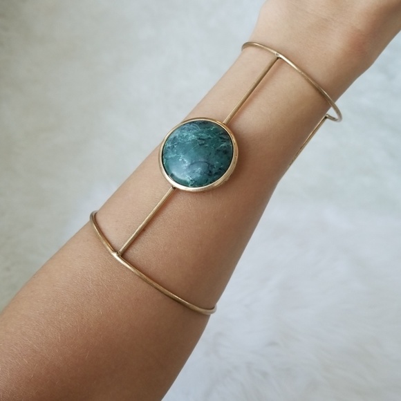 PRICE IS FIRM Gold toned Cuff Bracelet - Picture 4 of 4